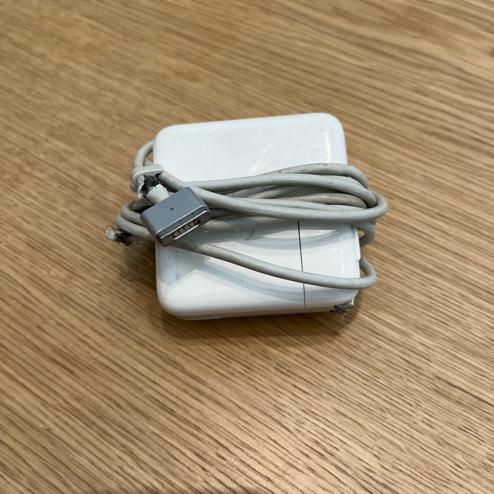 MacBook Air 13” - Picture 6 of 8